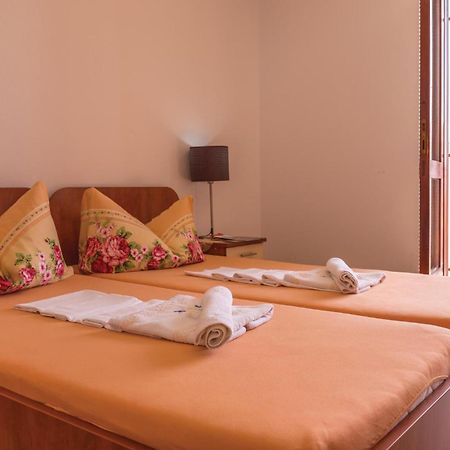 2 Bedroom Stunning Apartment In มาคาร์สกา ภายนอก รูปภาพ