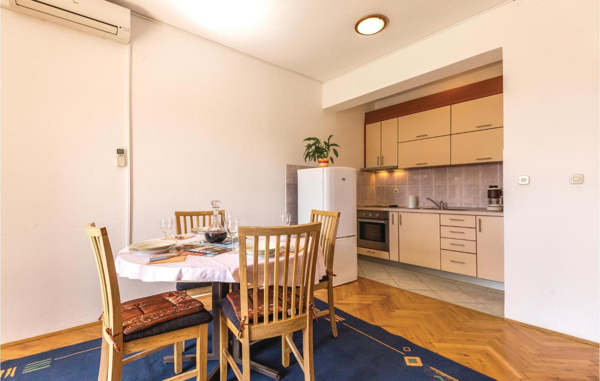 2 Bedroom Stunning Apartment In มาคาร์สกา ภายนอก รูปภาพ